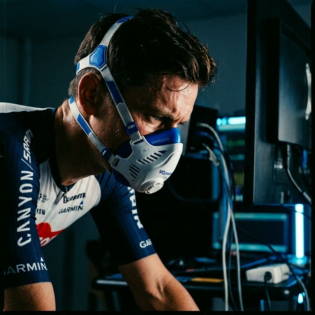 VO2max testiranje s trenažerjem in masko